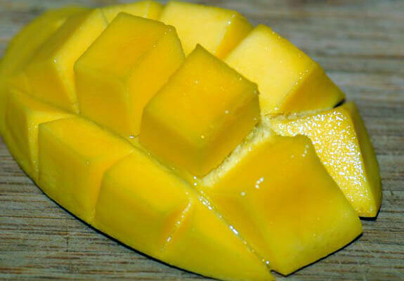 how to slice a mango