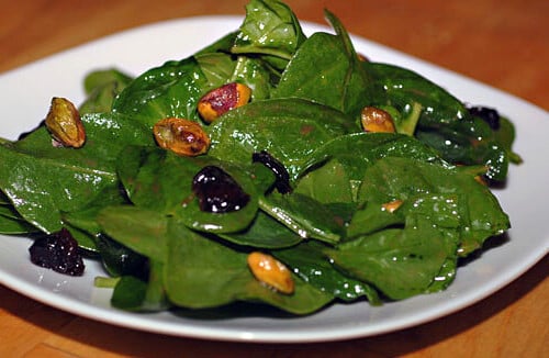 spinach salad with pistachios