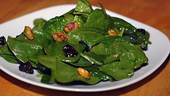 spinach salad with pistachios