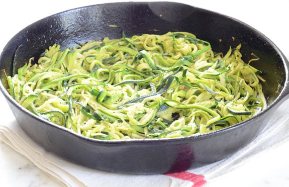 HOW TO MAKE ZUCCHINI NOODLES