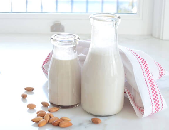 HOME MADE ALMOND MILK WITHOUT EXTRACTOR GLUTEN-FREE LACTOSE-FREE EASY and  FAST 