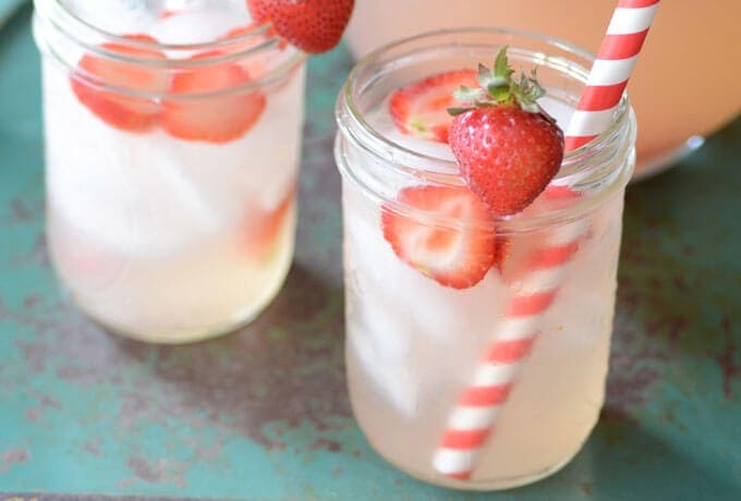 Low-Carb Strawberry Lemonade