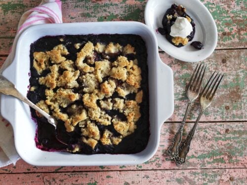 Blueberry crumble with cherries